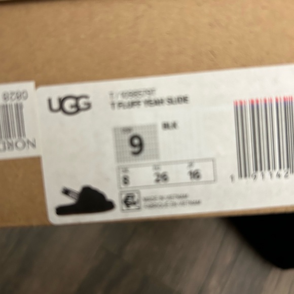 UGG Black Fuzzy Slide Sandals - Picture 5 of 5